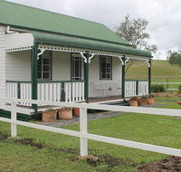 The Dollhouse Cottage - Tweed Heads Accommodation