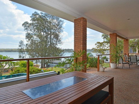The House On The Lake @ Fishing Point, Lake Macquarie - Honestly Put The Line In And Catch Fish - Tweed Heads Accommodation 0