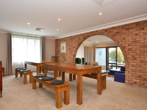 The House On The Lake @ Fishing Point, Lake Macquarie - Honestly Put The Line In And Catch Fish - Tweed Heads Accommodation 2