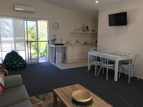 The Lake Guesthouse - Tweed Heads Accommodation 2