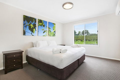 The Lake House @ 201 - Tweed Heads Accommodation 2