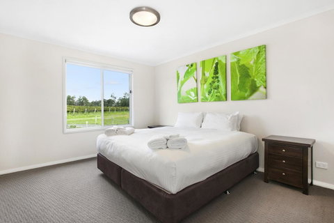 The Lake House @ 201 - Tweed Heads Accommodation 3