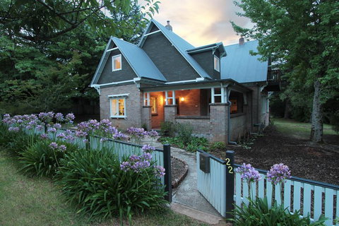 The Leura Mountain House - Tweed Heads Accommodation 0
