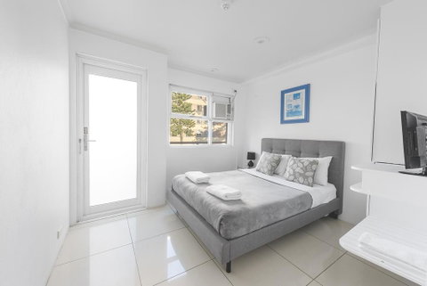 The Manly Hotel Est. 1964 - Tweed Heads Accommodation 3