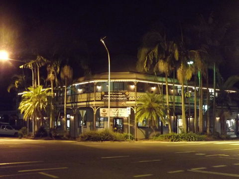 The Middle Pub - Tweed Heads Accommodation 1