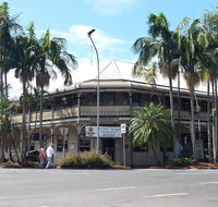 The Middle Pub - Tweed Heads Accommodation