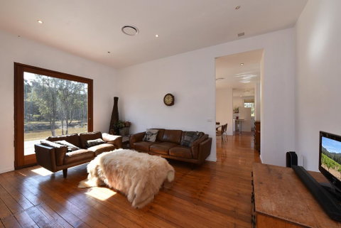 The Parson's Vineyard Retreat - Get Amongst The Vineyards In A Historic Home - Tweed Heads Accommodation 2