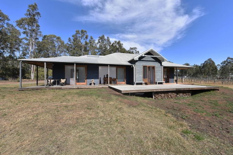 The Parson's Vineyard Retreat - Get Amongst The Vineyards In A Historic Home - Tweed Heads Accommodation 3