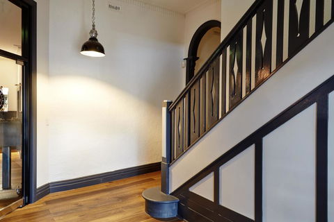 The Royal Hotel, Drouin - Tweed Heads Accommodation 2