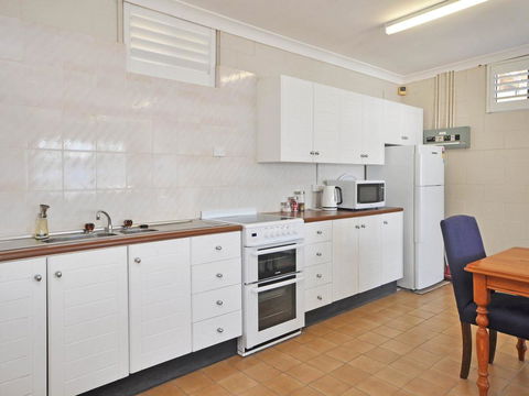 The Studio On The Lake @ Fishing Point, Lake Macquarie - Honestly Put The Line In And Catch Fish - Tweed Heads Accommodation 3