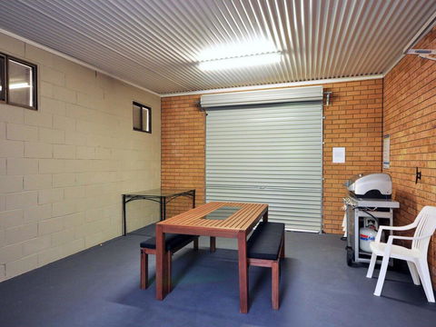 The Studio On The Lake @ Fishing Point, Lake Macquarie - Honestly Put The Line In And Catch Fish - Tweed Heads Accommodation 2