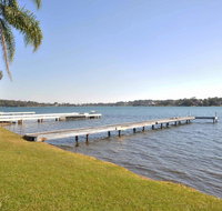 The Studio on the Lake  Fishing Point Lake Macquarie - honestly put the line in and catch fish - Tweed Heads Accommodation