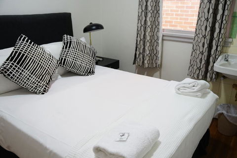 The Tamworth Hotel - Tweed Heads Accommodation 2