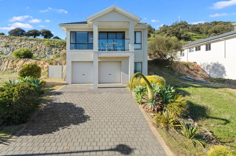 Ticky's Dream - 18 Turnberry Drive - Tweed Heads Accommodation 1