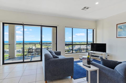 Ticky's Dream - 18 Turnberry Drive - Tweed Heads Accommodation 2