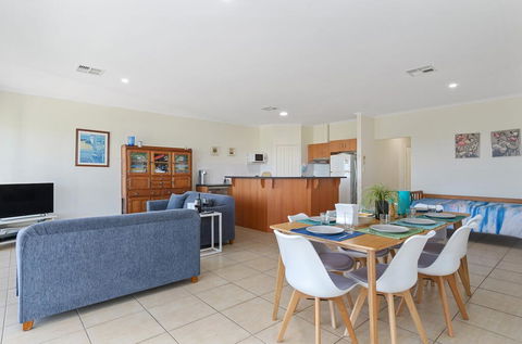 Ticky's Dream - 18 Turnberry Drive - Tweed Heads Accommodation 3