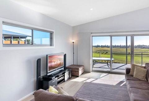 Time Away - 50 Turnberry Drive - Tweed Heads Accommodation 1