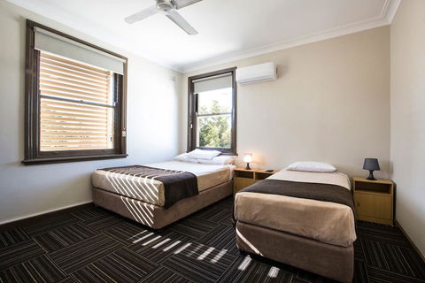 Toongabbie Hotel - Tweed Heads Accommodation 1