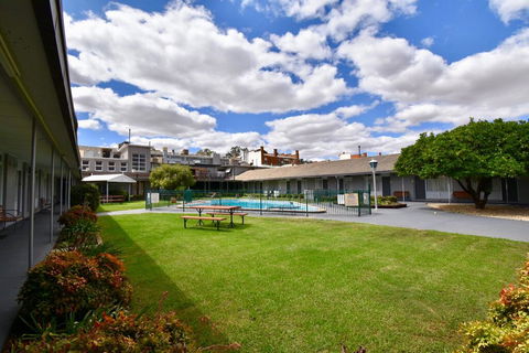 Townhouse Motel Cowra - Tweed Heads Accommodation 2