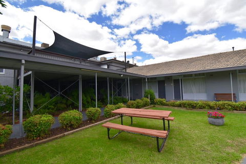 Townhouse Motel Cowra - Tweed Heads Accommodation 1