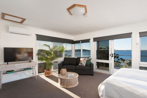Tranquil Waters - With Mesmerising Waterviews - Tweed Heads Accommodation 1