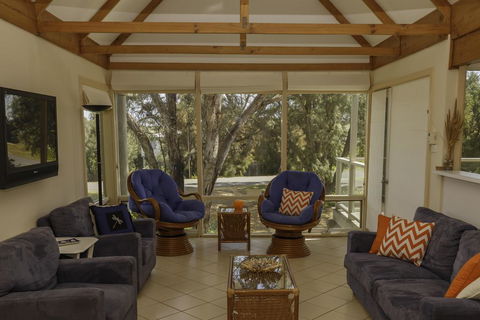 Tranquillity On Riverview - 33 Riverview Drive - Tweed Heads Accommodation 3