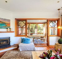 Treetops - elegant inviting designer cedar home - Tweed Heads Accommodation