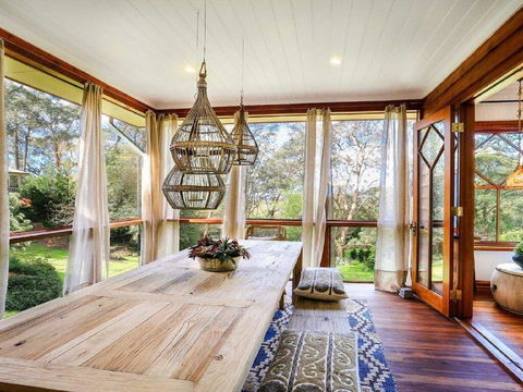 Treetops - Elegant, Inviting, Designer, Cedar Home - Tweed Heads Accommodation 1