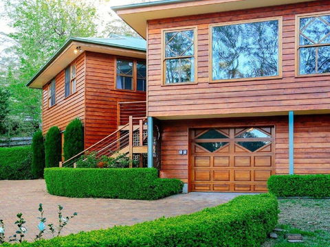 Treetops - Elegant, Inviting, Designer, Cedar Home - Tweed Heads Accommodation 2