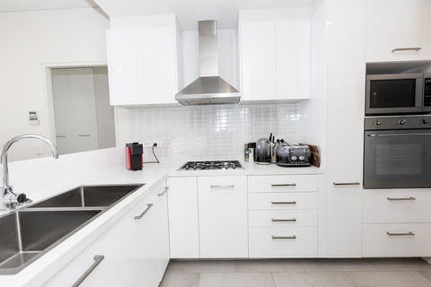 Trendy, Self Contained Inner City Apartment - Tweed Heads Accommodation 1