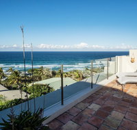 Tuscan inspired townhouse minutes from the beach - Tweed Heads Accommodation
