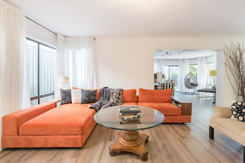 ULTRA SPACIOUS STYLISH HOME IN PRESTONS - SYDNEY - Tweed Heads Accommodation 0