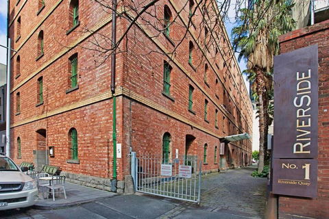 Ultra-chic Top Floor New York Style Loft Apartment - Tweed Heads Accommodation 0
