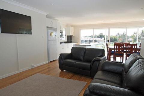 Unbeatable Waterfront Location - Tweed Heads Accommodation 3