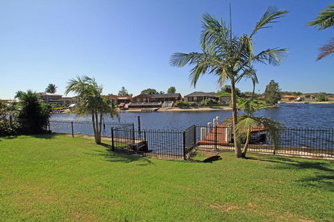 Unbeatable Waterfront Location - Tweed Heads Accommodation 0