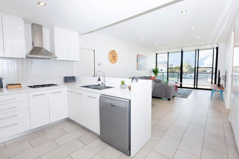 Urban Jungle! Executive Apartment In Heart Of CBD - Tweed Heads Accommodation 3