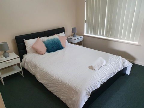 Value 2 Bed Villa Close To QEH + Airport + City + Beach - Tweed Heads Accommodation 0