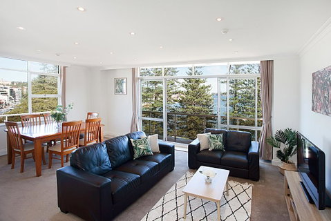 View Of Manly Pines And Waves From Large Apartment - Tweed Heads Accommodation 3
