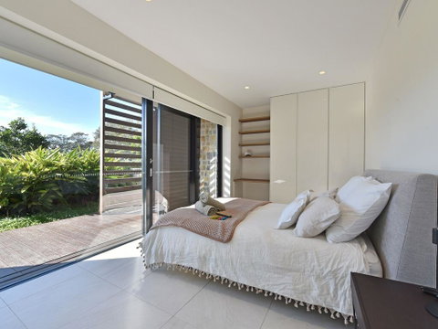 Villa Catania Waterside At Trinity Point - Tweed Heads Accommodation 1