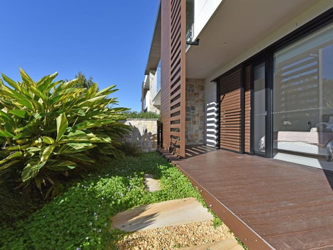 Villa Catania Waterside At Trinity Point - Tweed Heads Accommodation 2