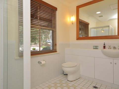 Villa Executive 2br Petit Verdot Resort Condo Located Within Cypress Lakes Resort (nothing Is More Central) - Tweed Heads Accommodation 2