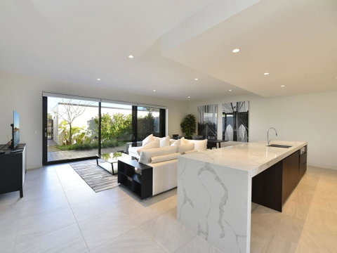 Villa Positano Waterside At Trinity Point - Tweed Heads Accommodation 3