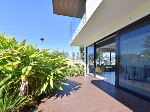 Villa Sorrento Waterside At Trinity Point - Tweed Heads Accommodation 2