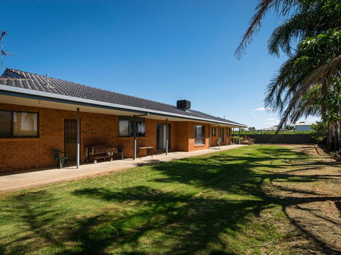 Vineyard Retreat Mildura - Tweed Heads Accommodation 2