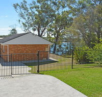 Wanda Magic' 19 Randall Drive - beautiful water front house - Tweed Heads Accommodation