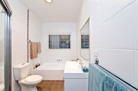 Wanda Point House - Tranquil, Elegant & Dog Friendly - Tweed Heads Accommodation 3