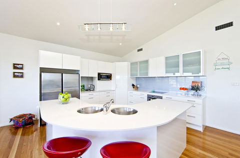 Wanda Point House - Tranquil, Elegant & Dog Friendly - Tweed Heads Accommodation 2