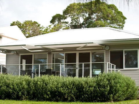 Wangi Lakehouse - Renovated Lake Macquarie Lakefront Location - Tweed Heads Accommodation 1
