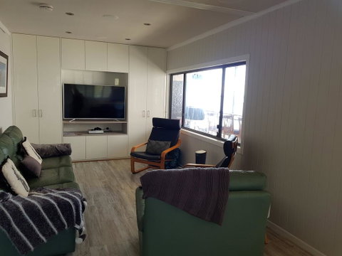 Waterfront 2 Bed Luxury Apartment In Corlette, Port Stephens - Sleeps 4 - Tweed Heads Accommodation 2