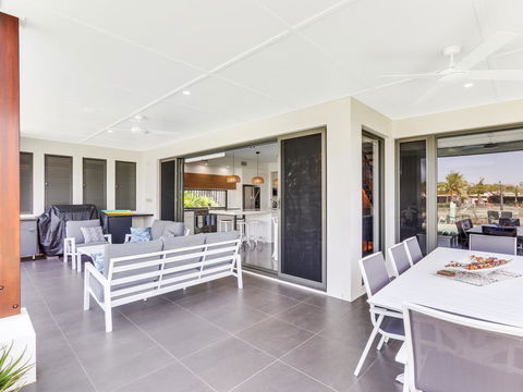 WATERFRONT HOME BORDERING MOOLOOLABA - Tweed Heads Accommodation 2